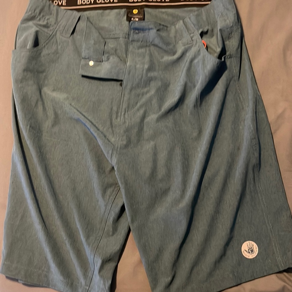 Body glove shorts size XL/36 dark green